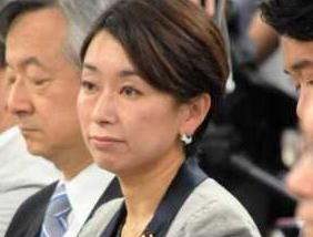 山尾志桜里 画像