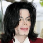 マイケルジャクソンの肌が白いのは難病の尋常性白斑が原因？